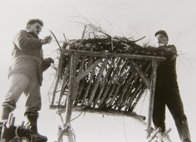 Aufbau einer Nisthilfe bei Bälow im Jahre 1987.